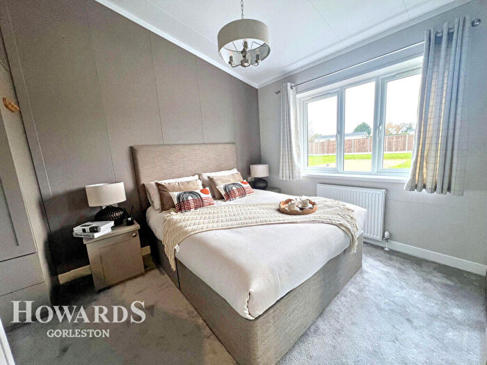 2 Bedroom Park Home For Sale In Belton Country Park, Belton, NR31