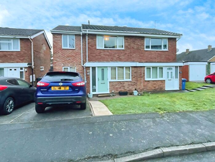 3 Bedroom Semi-Detached House For Sale In Harwood Avenue, Branston, DE14