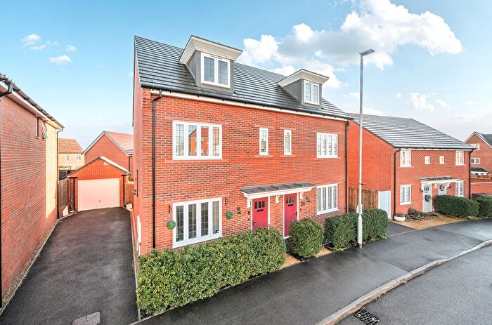 3 Bedroom Semi Detached House For Sale In St. Georges Park, Binfield, Bracknell, Berkshire, RG42