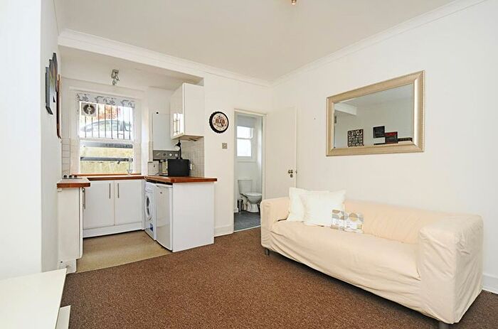 1 Bedroom Flat To Rent In Chiswick Road, London, W4