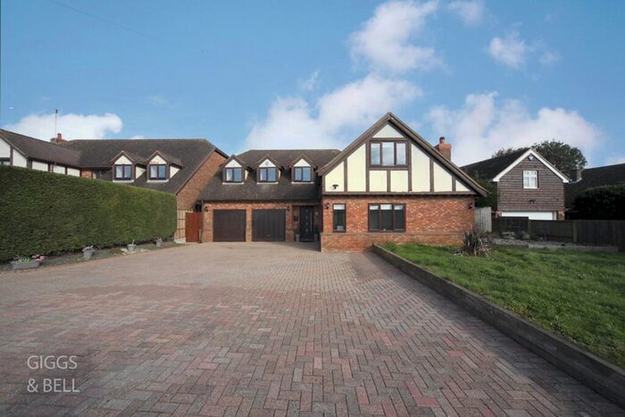 5 Bedroom Detached House For Sale In Sundon Road, Streatley, Luton, Bedfordshire, LU3