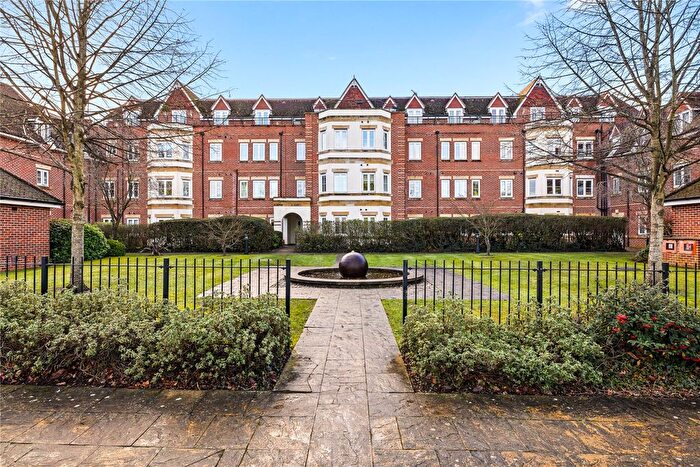 2 Bedroom Flat For Sale In Burpham, Guildford, Surrey, GU1