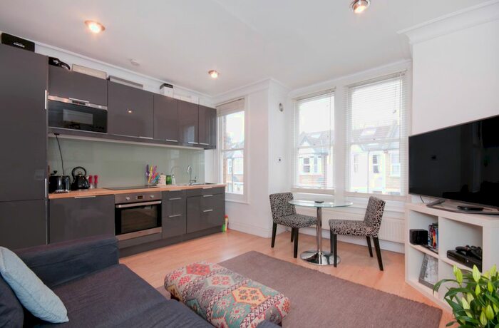 2 Bedroom Flat To Rent In Jessamine Road, London, W7