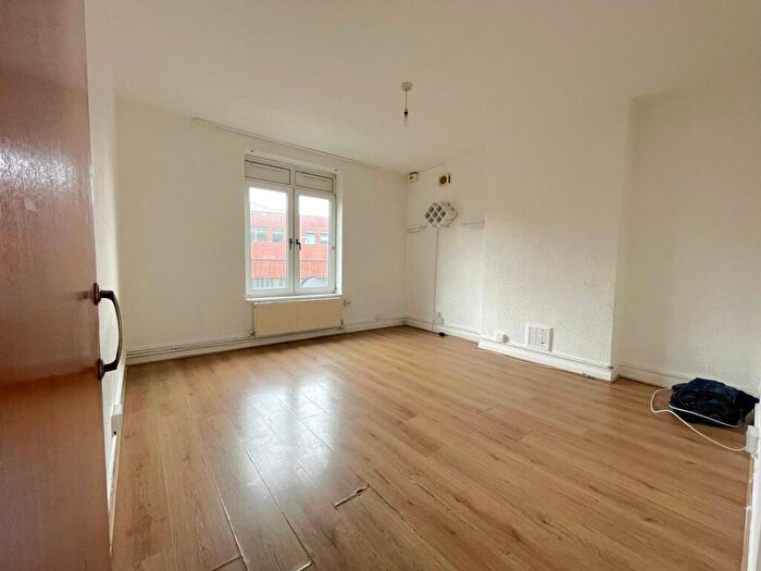 2 Bedroom Flat To Rent In Morning Lane, London, E9