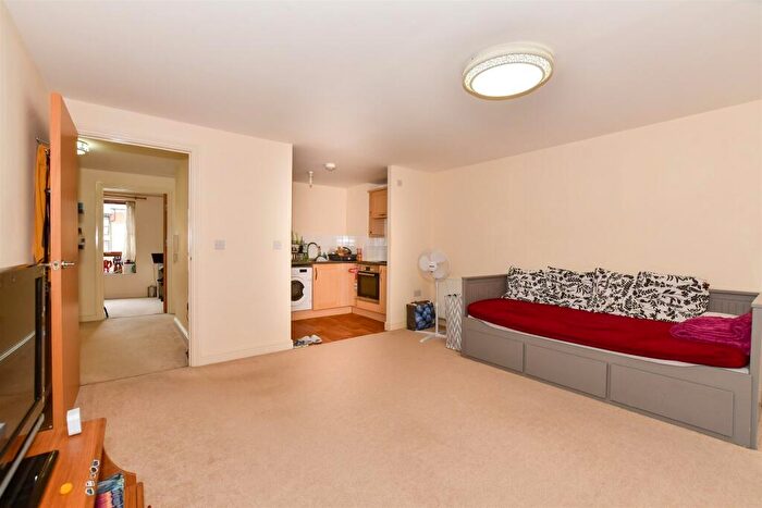 2 Bedroom Apartment For Sale In Commonwealth Drive, Three Bridges, Crawley, West Sussex, RH10