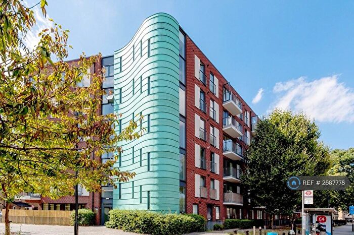 2 Bedroom Flat To Rent In The Drakes, London, SE8