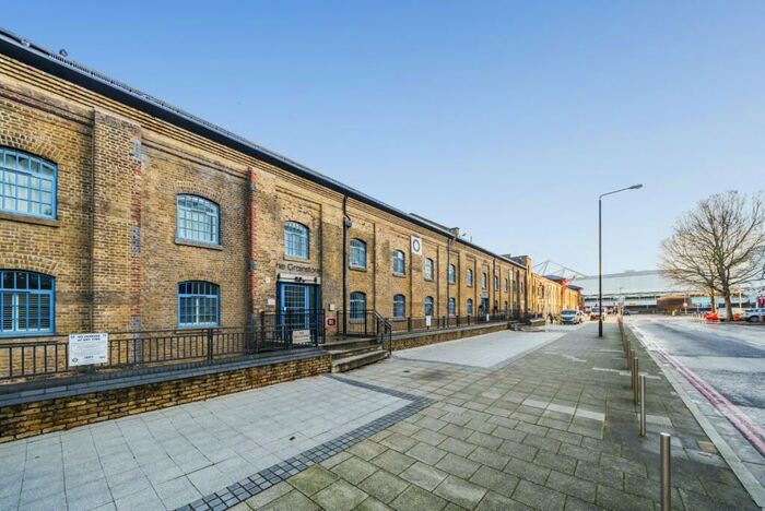 1 Bedroom Apartment To Rent In The Grainstore, Royal Docks, E16