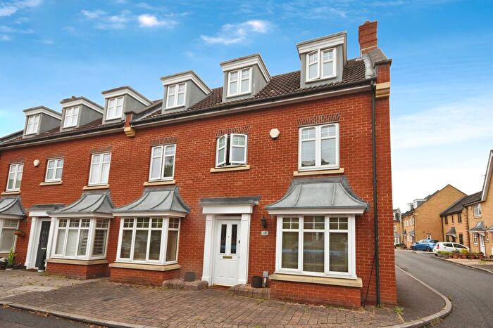 4 Bedroom Semi-detached House For Sale In Oxford Close, Romford, RM2