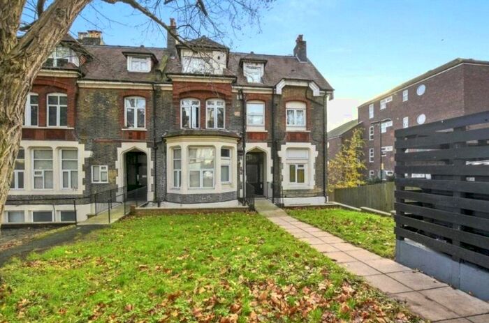 Studio To Rent In Mount View Road, London, N4