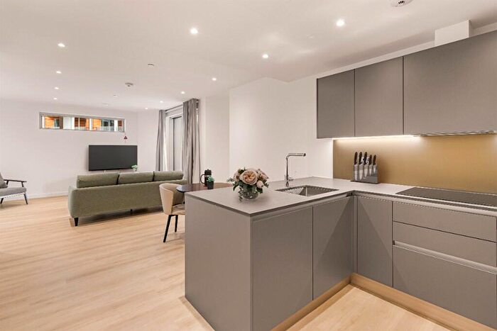 Studio To Rent In Nine Elms Lane, London, SW11