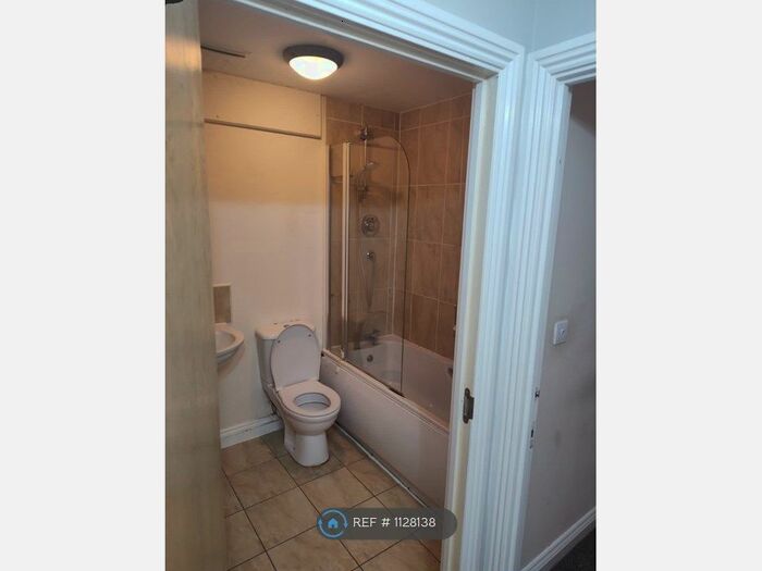 2 Bedroom Flat To Rent In Watkin Road, Leicester, LE2