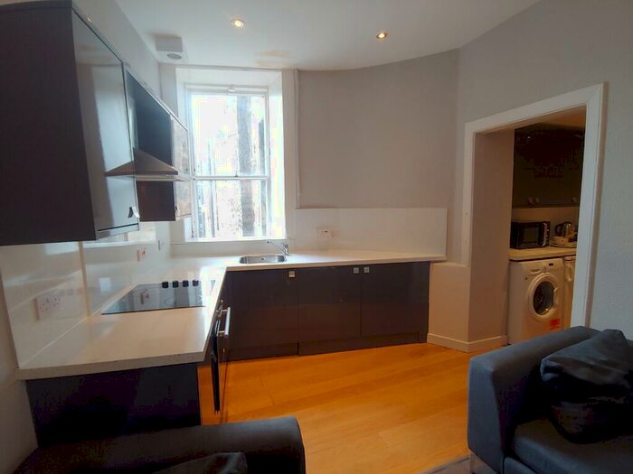 4 Bedroom Flat To Rent In Lothian Road, Tollcross, Edinburgh, EH3