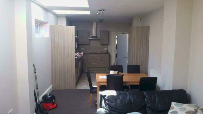 5 Bedroom House To Rent In Dawlish Road, B29