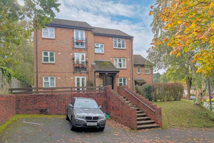 1 Bedroom Flat To Rent In Woking, Surrey, GU22