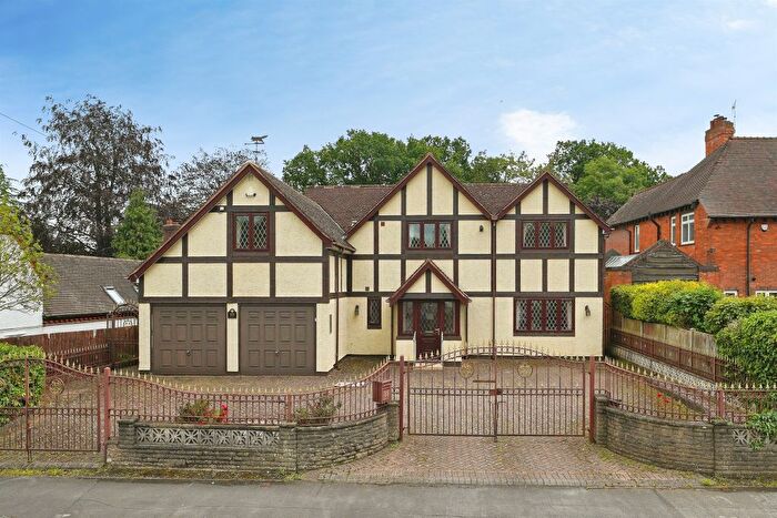 4 Bedroom Detached House For Sale In Dove House Lane, Solihull, B91