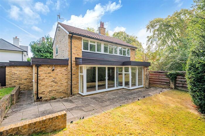 3 Bedroom Detached House For Sale In The Chase, Kingswood, KT20