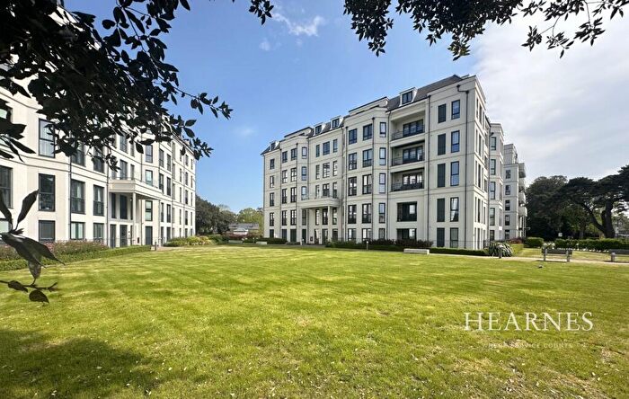 2 Bedroom Apartment For Sale In West Cliff Road, West Cliff, Bournemouth, BH2