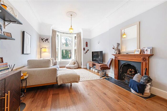 3 Bedroom Apartment For Sale In Lordship Lane, East Dulwich, London, SE22
