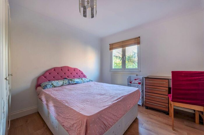 4 Bedroom Property To Rent In Landor Road, Clapham North, London SW9