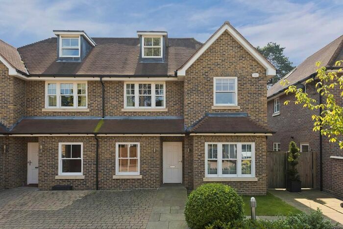 4 Bedroom Semi-Detached House To Rent In Little Orchard Place, Esher, KT10