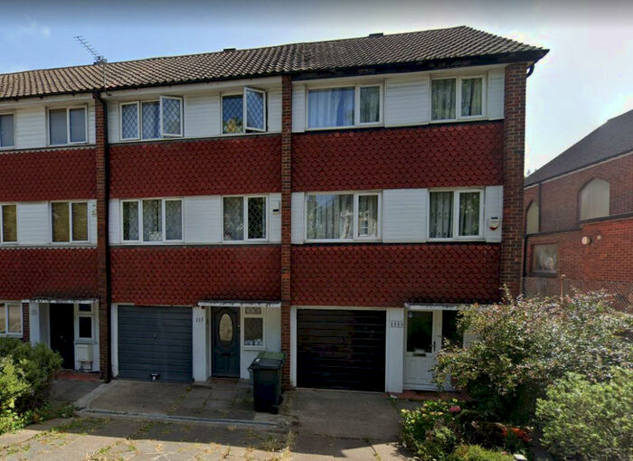 3 Bedroom Town House To Rent In Burnt Ash Road, Lee, SE12