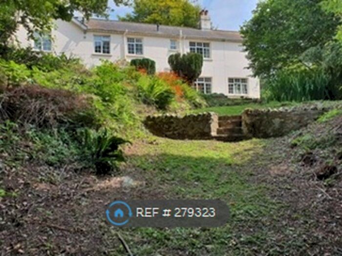 2 Bedroom Flat To Rent In Beer Road, Seaton, EX12