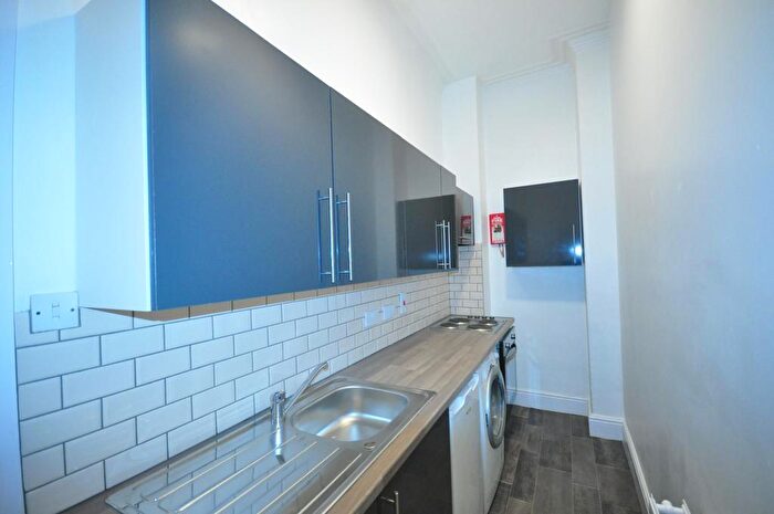 1 Bedroom Flat To Rent In Hyde Park Road, Hyde Park, Leeds, LS6