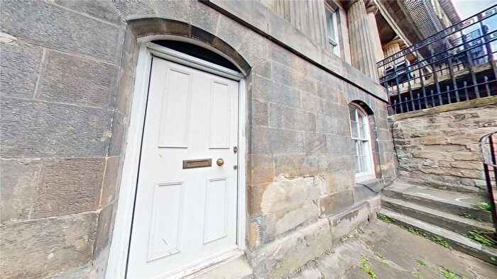 3 Bedroom Flat To Rent In Hillside Crescent, Edinburgh, EH7