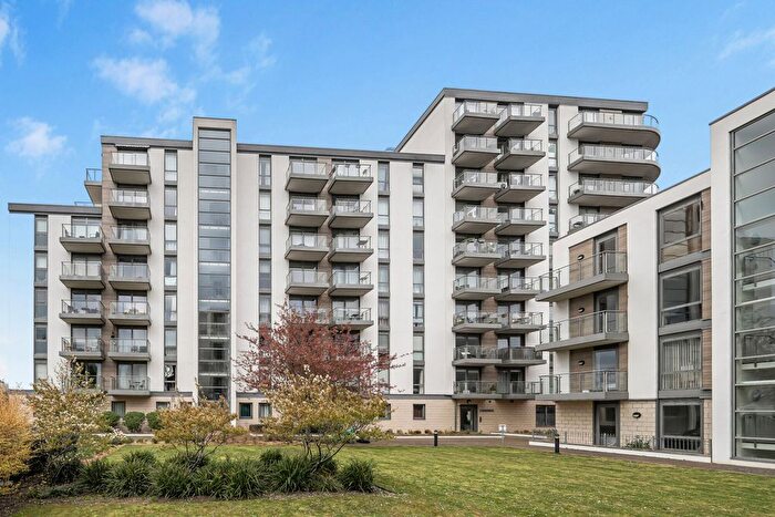 1 Bedroom Flat For Sale In Ealing Road, Brentford, TW8