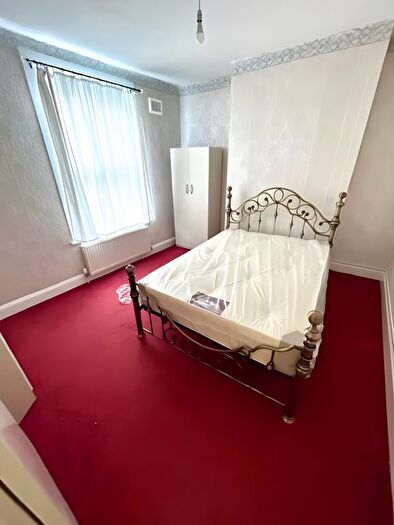 3 Bedroom Flat To Rent In Pragel Street, London, E13