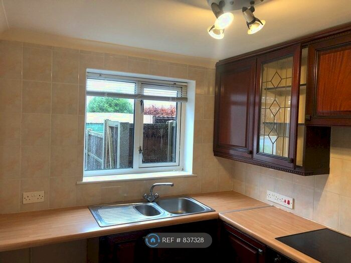 2 Bedroom Flat To Rent In Lansdowne Av, Chesterfield, S41