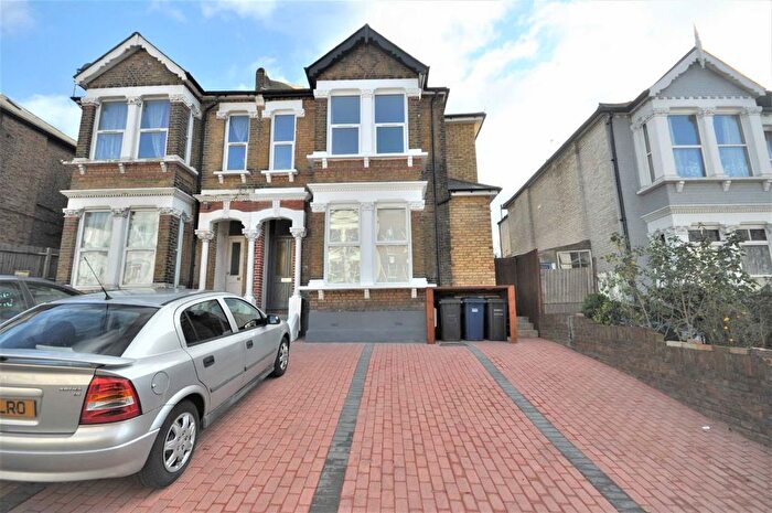 2 Bedroom Flat To Rent In Station Road, Hendon, NW4