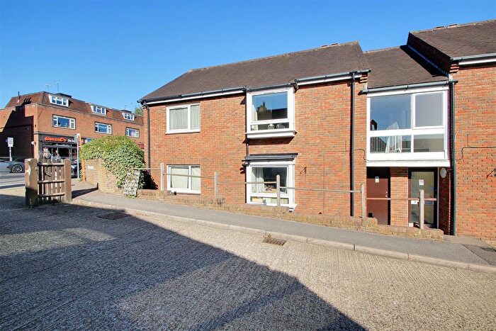 1 Bedroom Flat To Rent In High Street, Kings Langley, WD4
