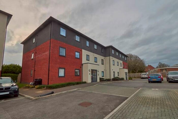 2 Bedroom Flat To Rent In Burnthouse Lane, Exeter, EX2