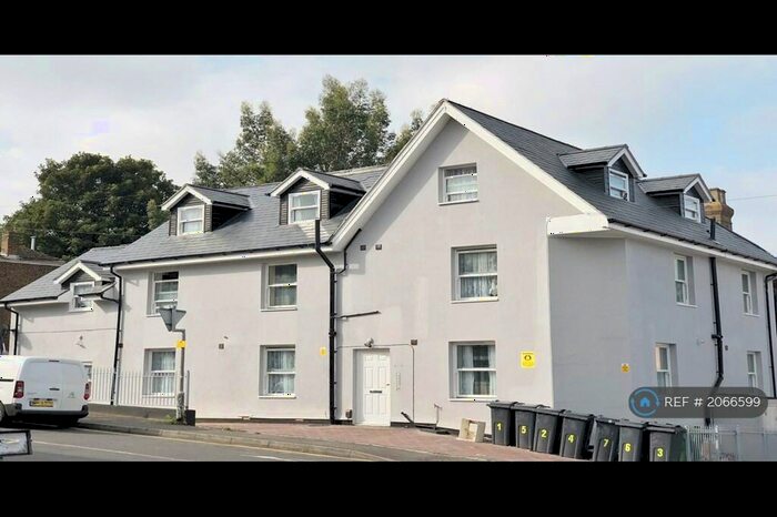 1 Bedroom Flat To Rent In Melville Road, England, ME15