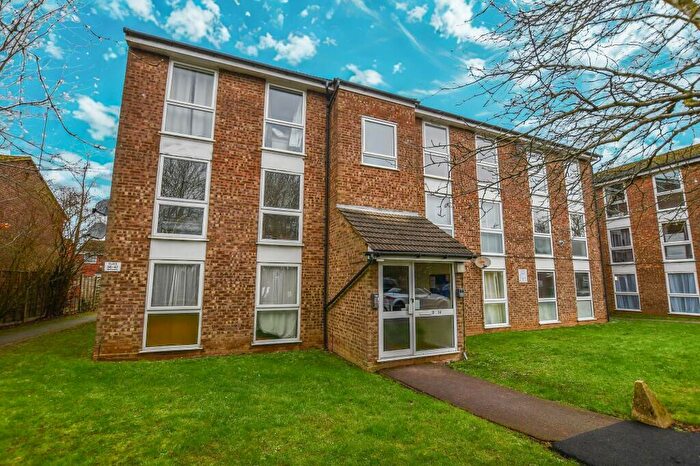 2 Bedroom Flat For Sale In Wyedale, London Colney, St. Albans, Hertfordshire, AL2