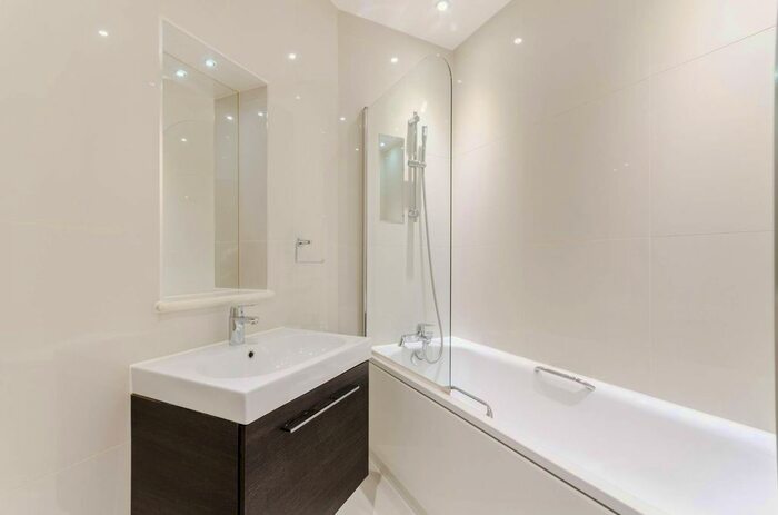 1 Bedroom Flat To Rent In Barnsbury Lane, Tolworth, Surbiton, KT5