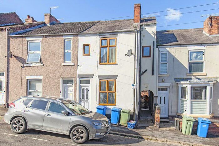 3 Bedroom Terraced House To Rent In Dowdeswell Street, Chesterfield, S41