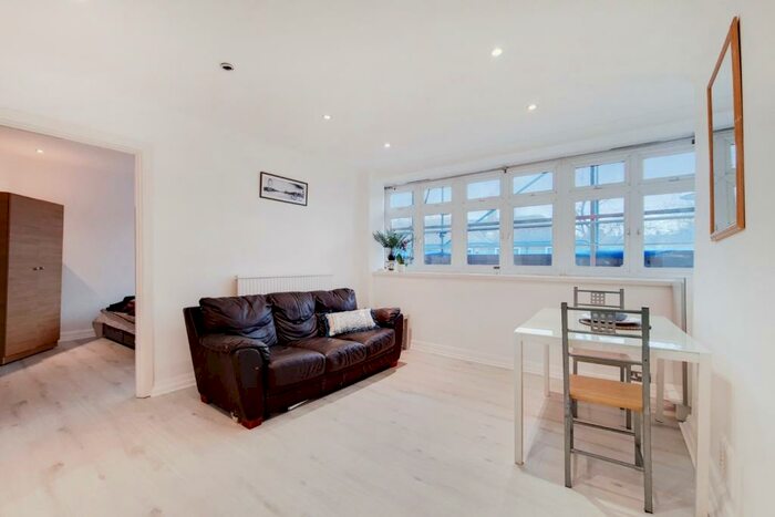 1 Bedroom Flat To Rent In St. Marys Estate, St. Marychurch Street, London, Greater London, SE16
