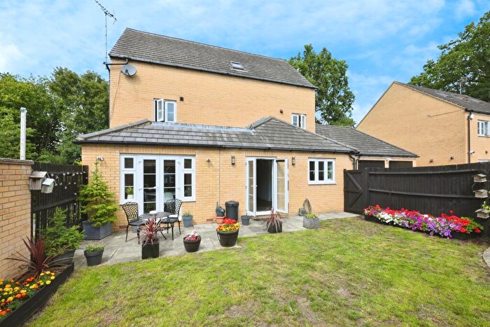 5 Bedroom Detached House For Sale In Finbracks, Stevenage, SG1