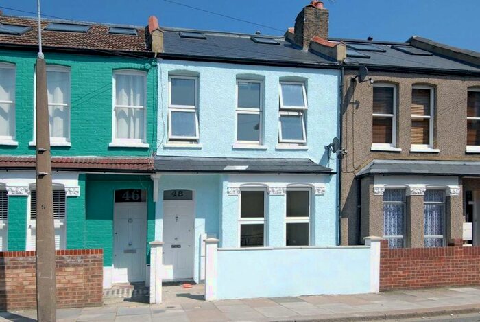 4 Bedroom Flat To Rent In De Morgan Road, London, SW6