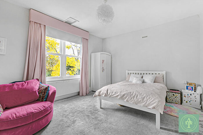5 Bedroom Detached House To Rent In Old Park Road, N13