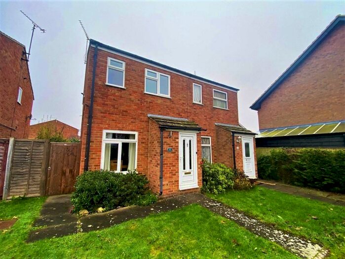2 Bedroom Semi-Detached House To Rent In Weill Road, Aylesbury, HP21