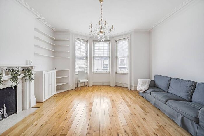 2 Bedroom Flat To Rent In Ilchester Court, High Street Kensington, London, W8