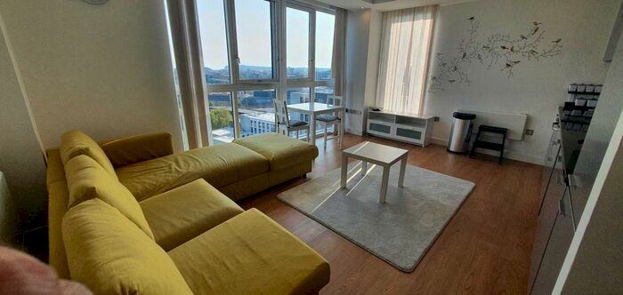 2 Bedroom Flat To Rent In Admiral House, Cardiff, CF24