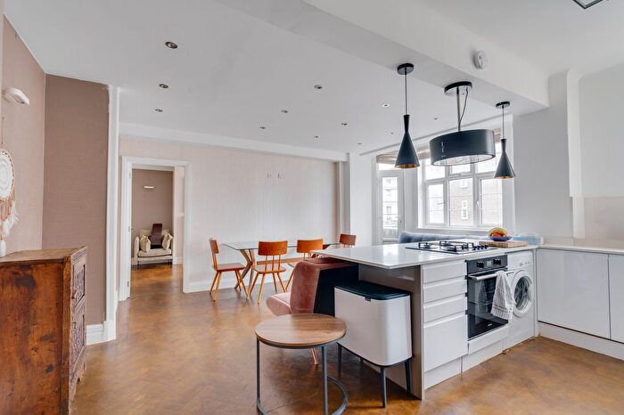 2 Bedroom Flat To Rent In College Crescent, Swiss Cottage, London, NW3