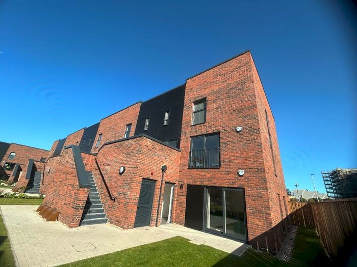 2 Bedroom Flat To Rent In Festival Court, Govan, Glasgow, G51