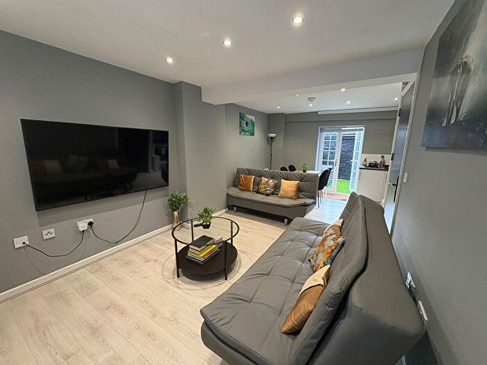 2 Bedroom Flat To Rent In Moorland Road, Stoke-On-Trent, ST6