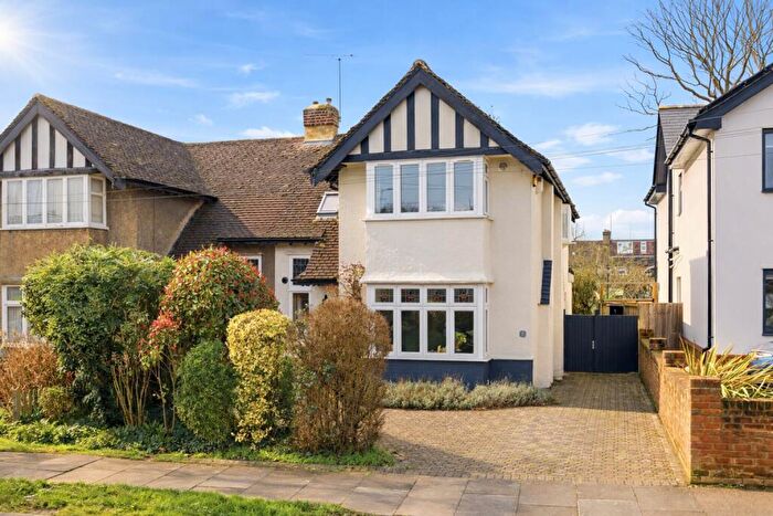 3 Bedroom Semi Detached House For Sale In Hazelwood Drive, St. Albans, Hertfordshire, AL4