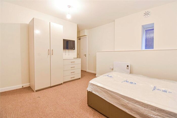 1 Bedroom Penthouse To Rent In Phoenix Gate, London Road, Newbury, Berkshire, RG14